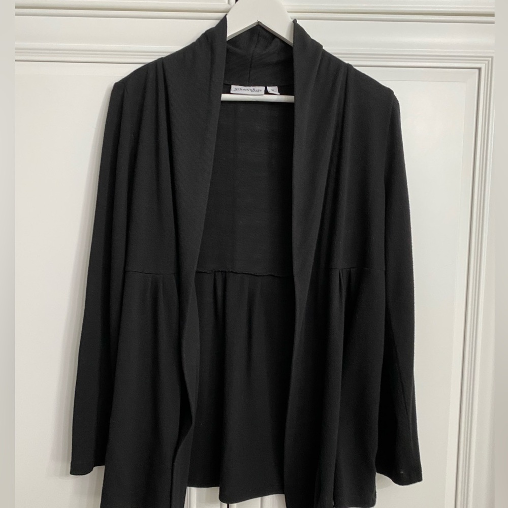 St John’s Bay Size Medium Black Open Front Cardigan Pleats Below Waist EUC